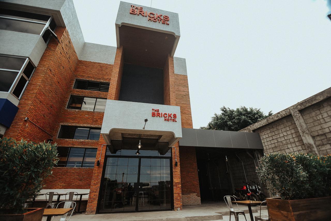The Bricks Hotel Dumaguete City Dış mekan fotoğraf